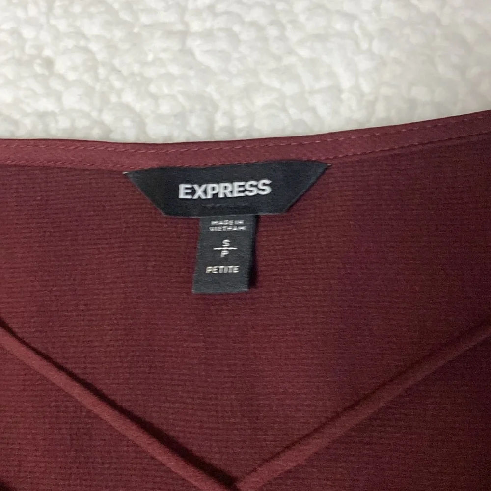 Express Cross Front Keyhole Blouse - Picture 4 of 5